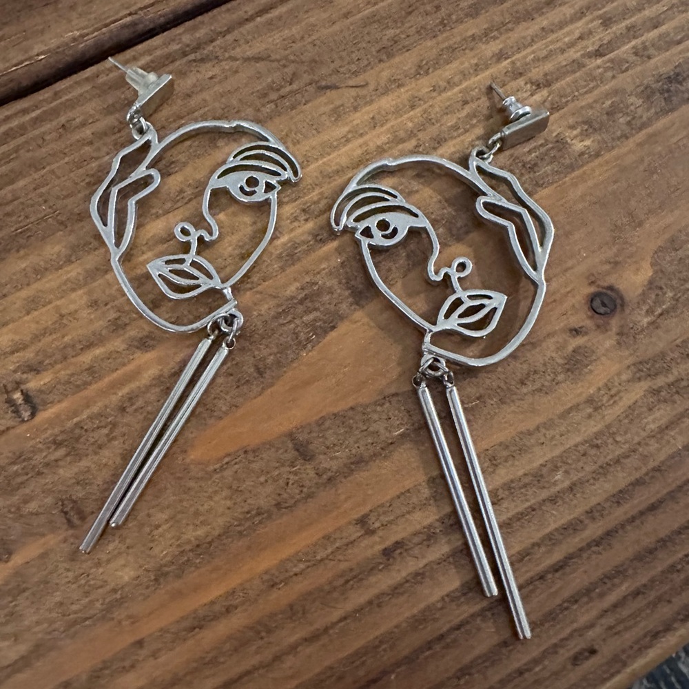 Artsy drop post face dangle earrings - silver
